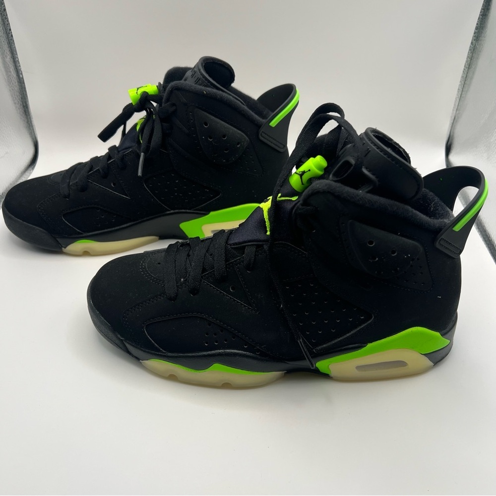Air Jordan 6 Retro Sneaker - Picture 6 of 8